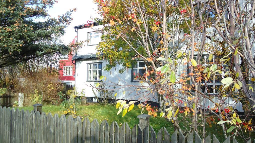 Bed And Books B&B Reykjavík Exteriör bild